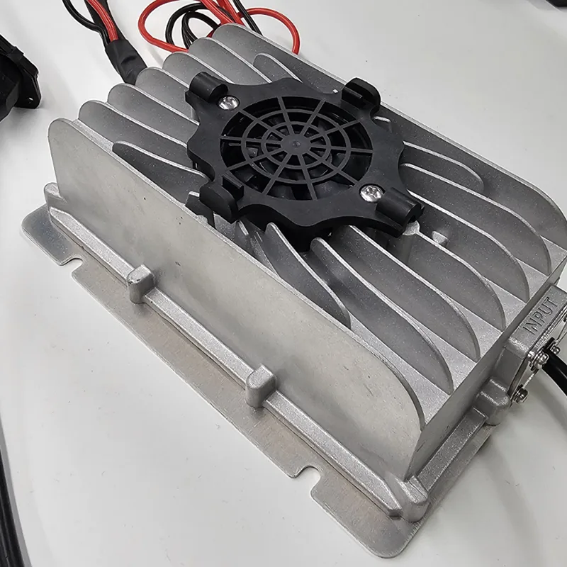 เครื่องชาร์จด่วนพิเศษเฉพาะสำหรับรถกอล์ฟกำลังสูง 600W